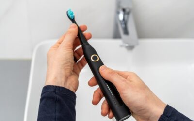 Escova de dente elétrica: vale mesmo a pena?